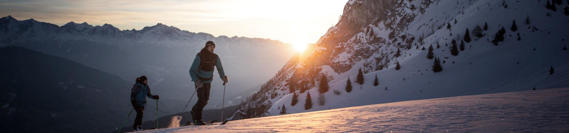 Skitourengeher+bei+Sonnenuntergang